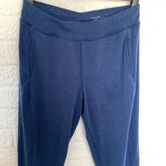Sweaty Betty Cropped Yoga Pants - Size M - Blue - Lightweight - Picture 5 of 6